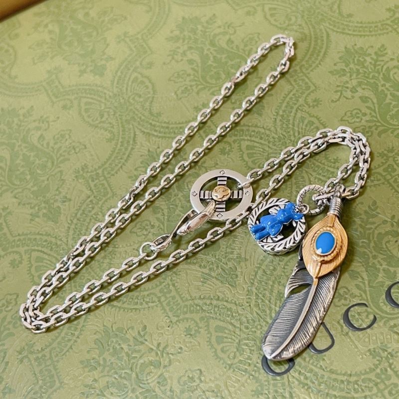 G*u*i necklaces